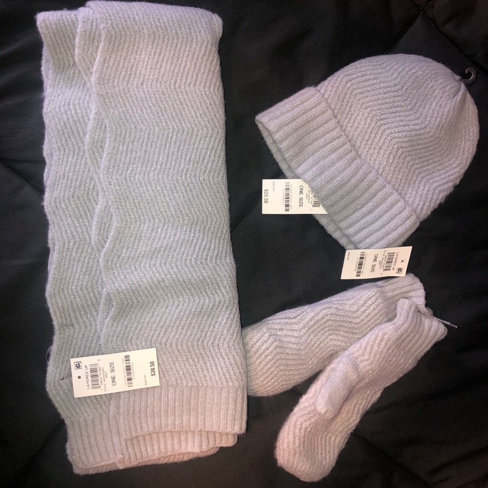 Hat, mittens and scarf